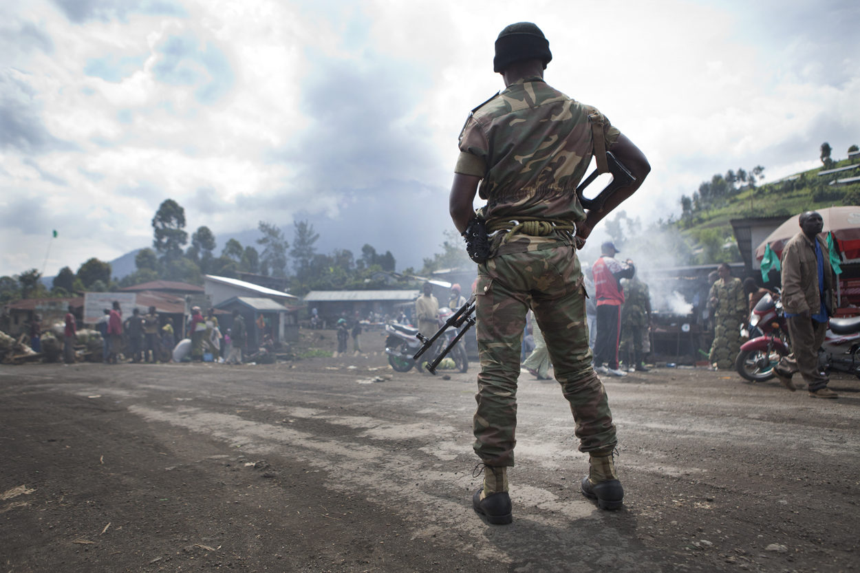 コンゴ民主共和国軍の兵士（写真: MONUSCO/ Flickr [CC BY-SA 2.0]( リンク: https://creativecommons.org/licenses/by-sa/2.0/））