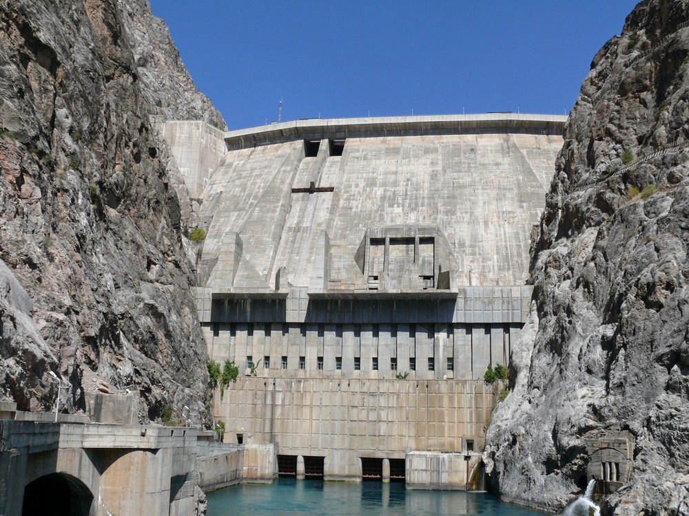 Toktogul Dam in Kyrgyzstan. Photo by heinerbischkek (http://www.panoramio.com) [Copyrighted free use], via Wikimedia Commons