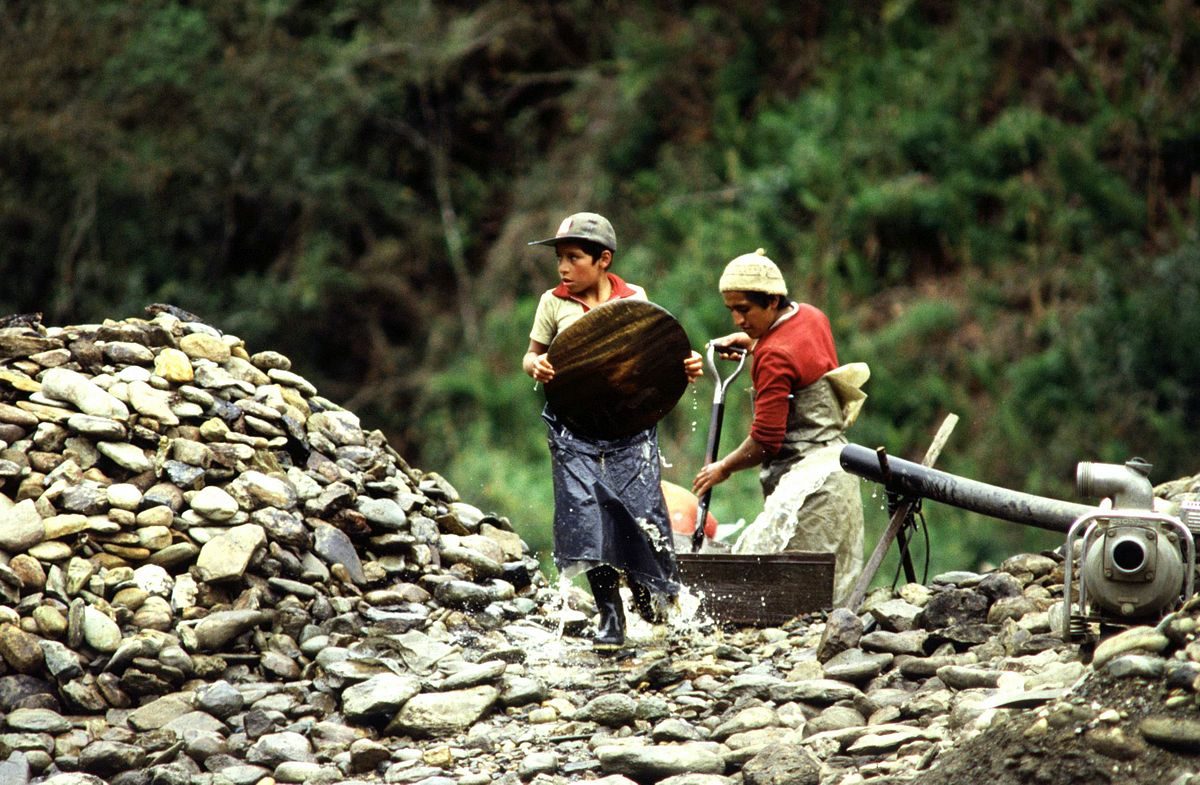 児童労働を行うエクアドルの子どもたち