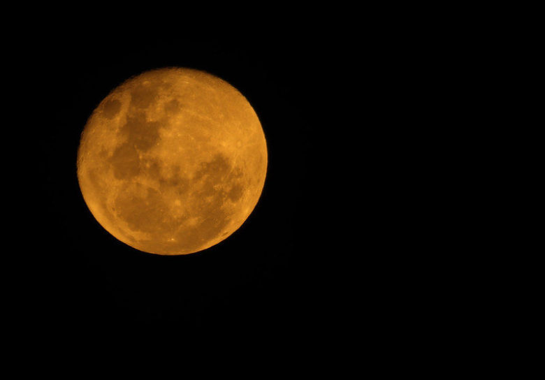 オレンジ色の月 Gnv